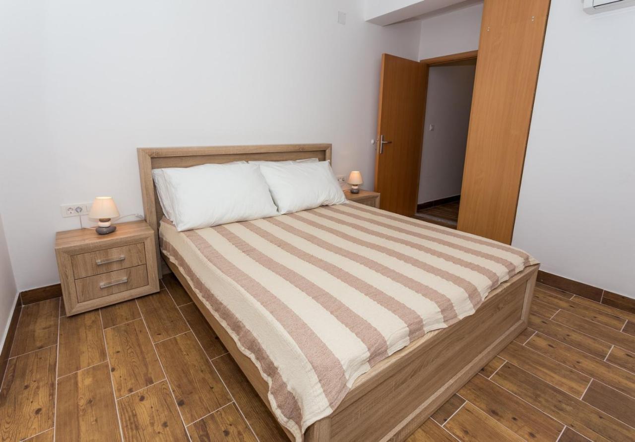 Butique Maris Appartement Komarna Buitenkant foto