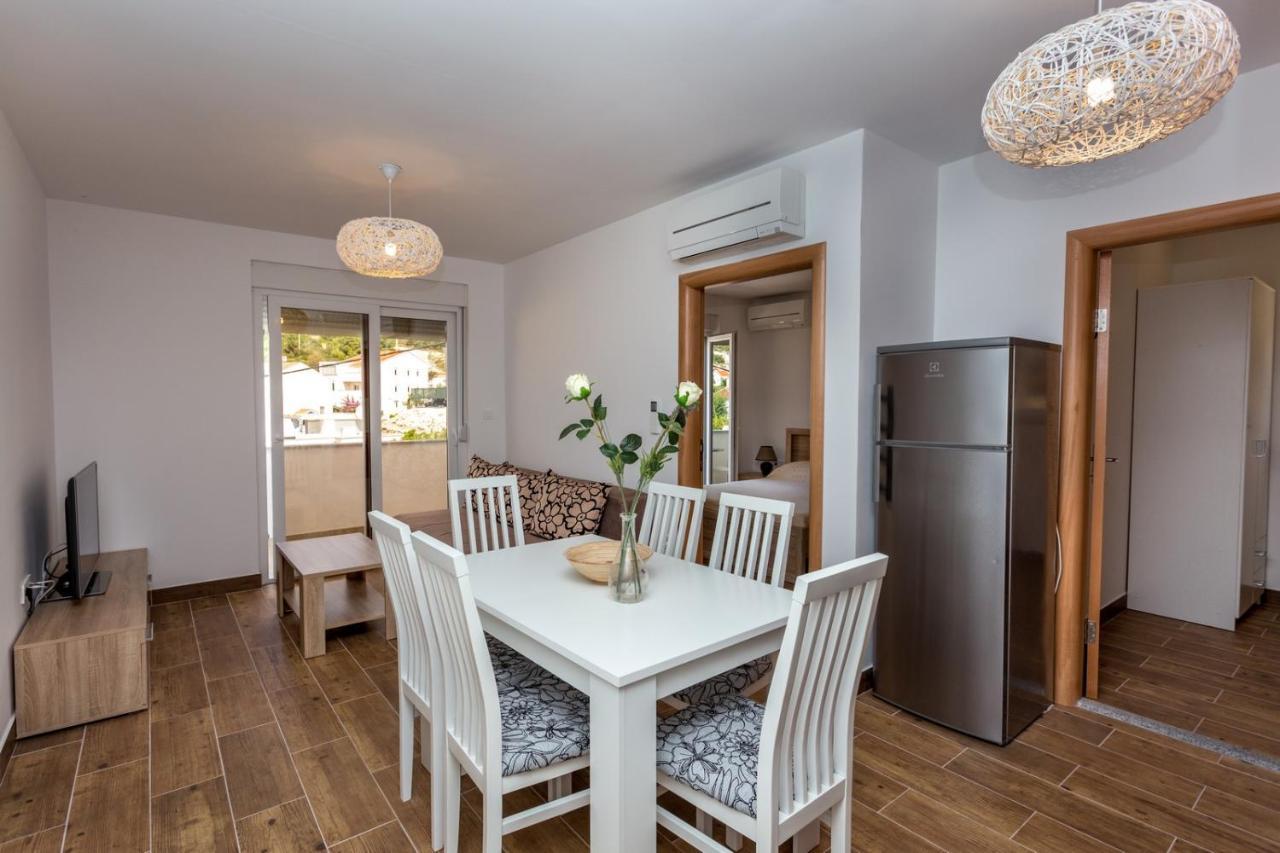 Butique Maris Appartement Komarna Buitenkant foto