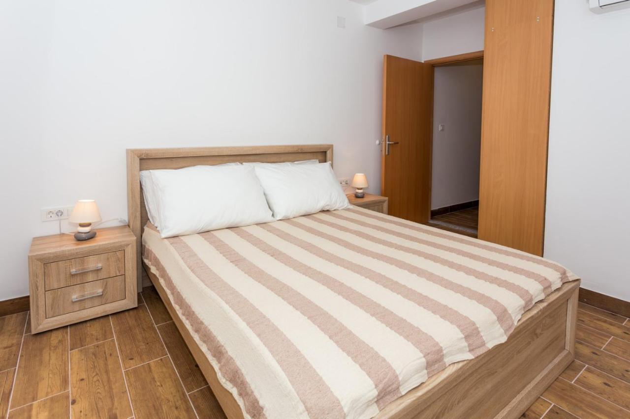Butique Maris Appartement Komarna Buitenkant foto